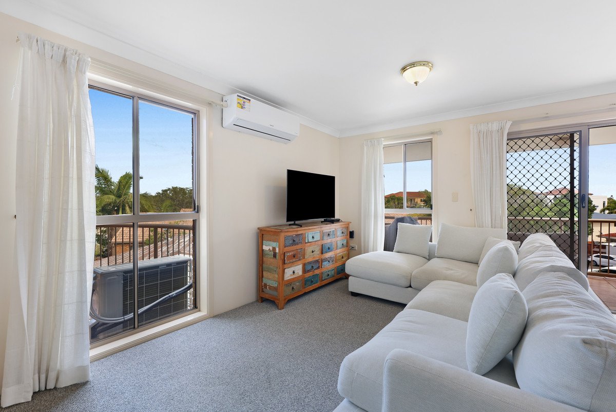 9/2 Stephens Street BURLEIGH HEADS 9