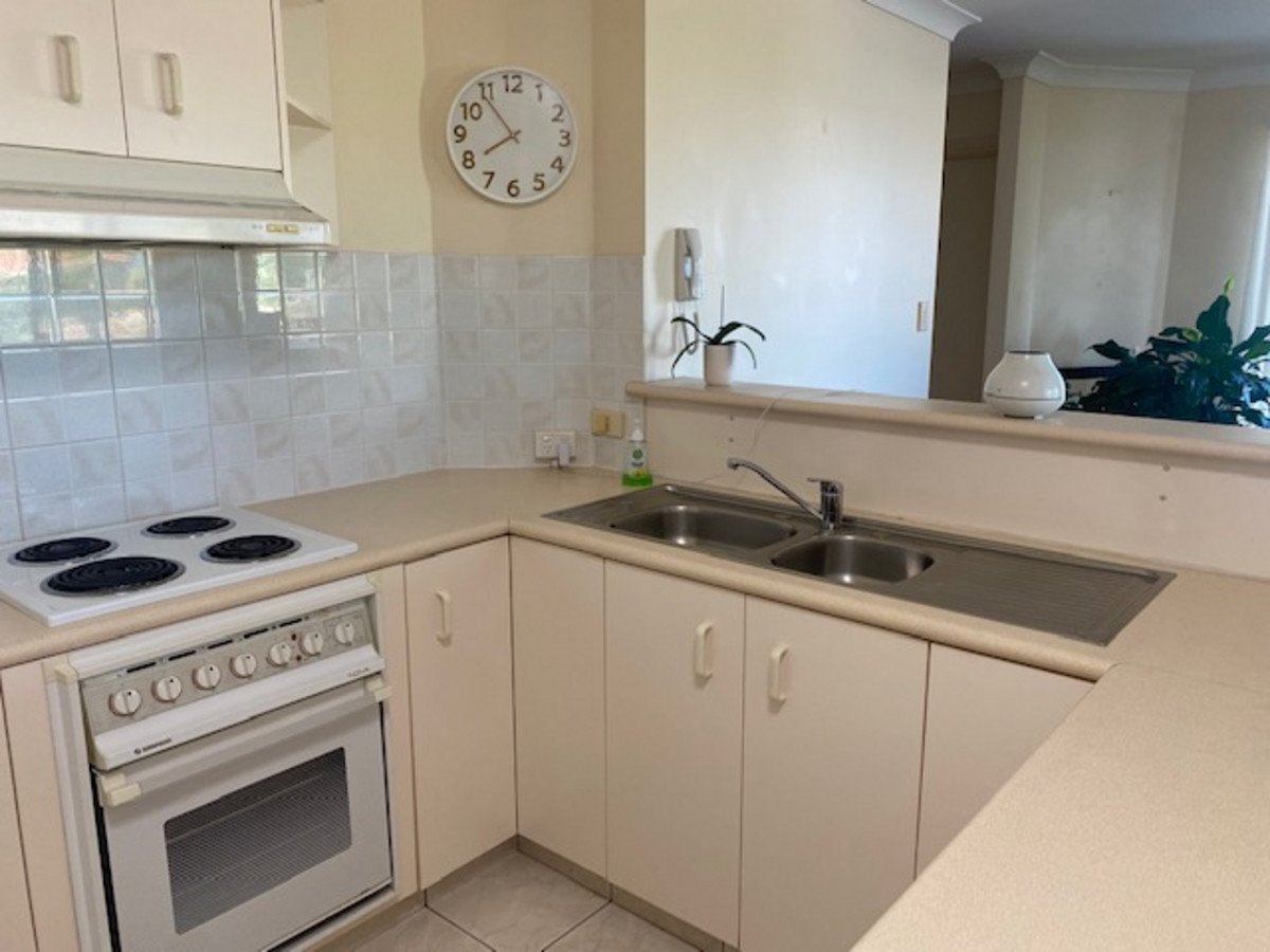 9/2 Stephens Street BURLEIGH HEADS 2