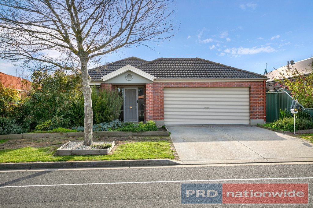 92 Stirling Drive LAKE GARDENS 1