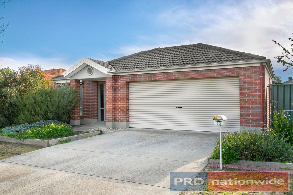 92 Stirling Drive LAKE GARDENS 2