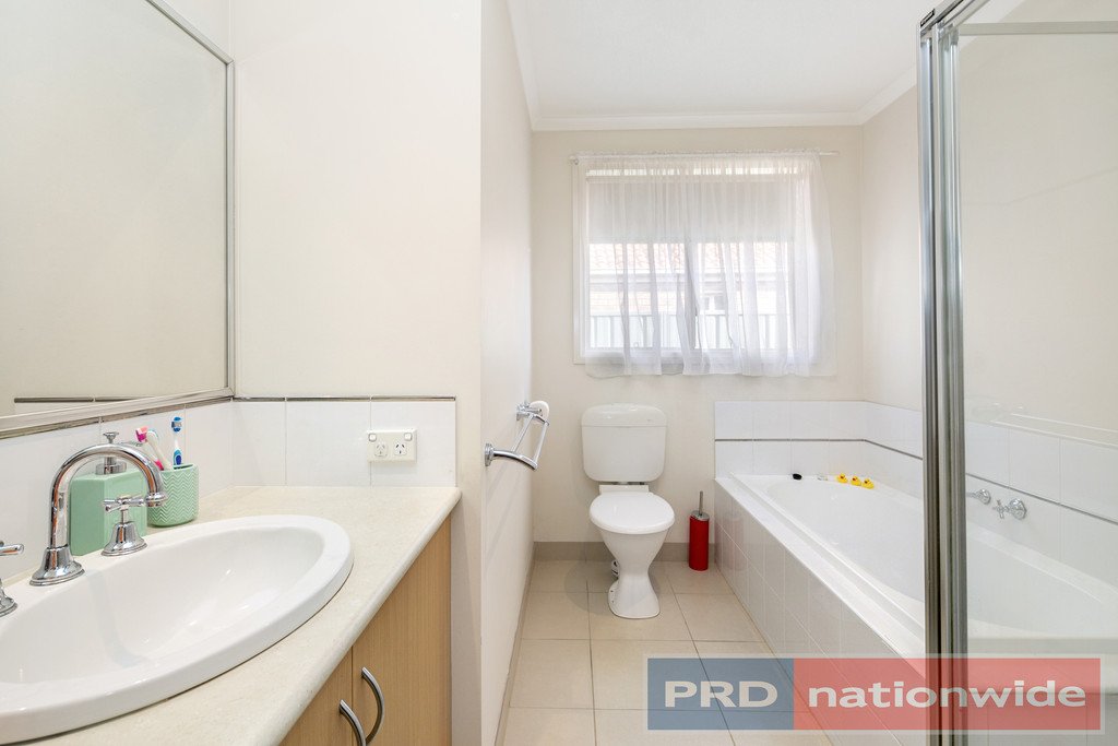 92 Stirling Drive LAKE GARDENS 9