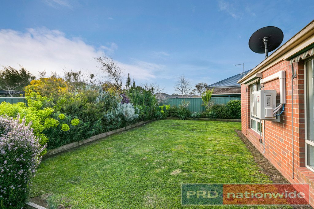 92 Stirling Drive LAKE GARDENS 14