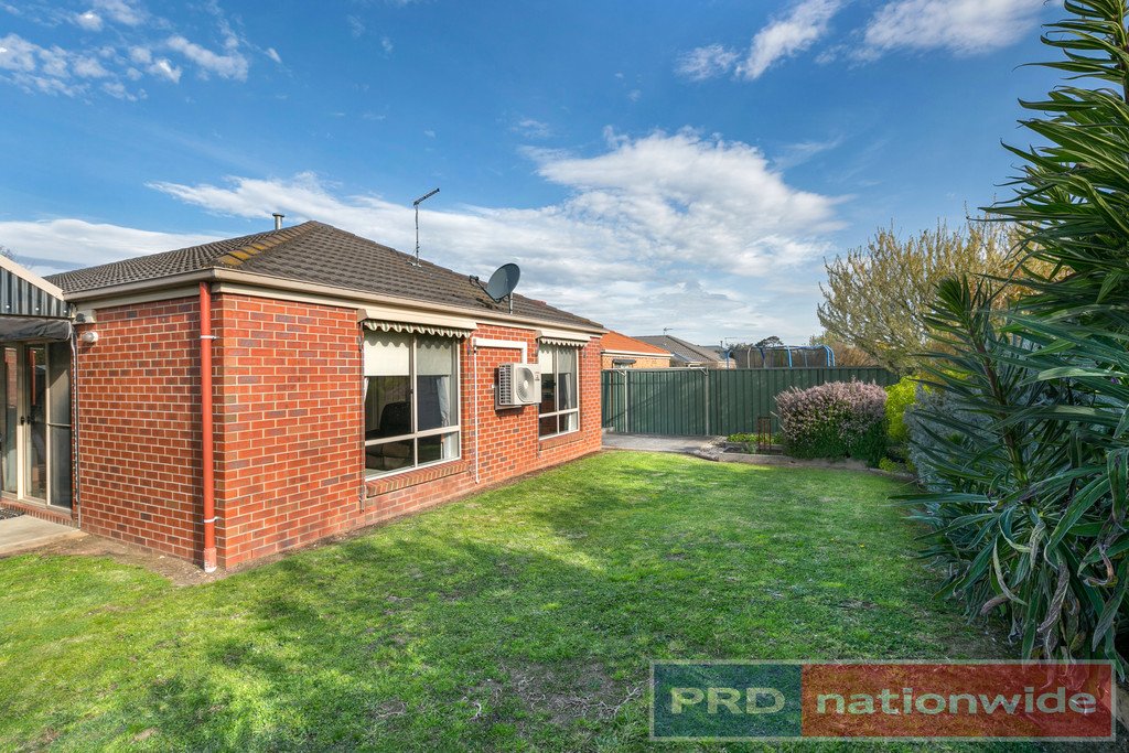 92 Stirling Drive LAKE GARDENS 15