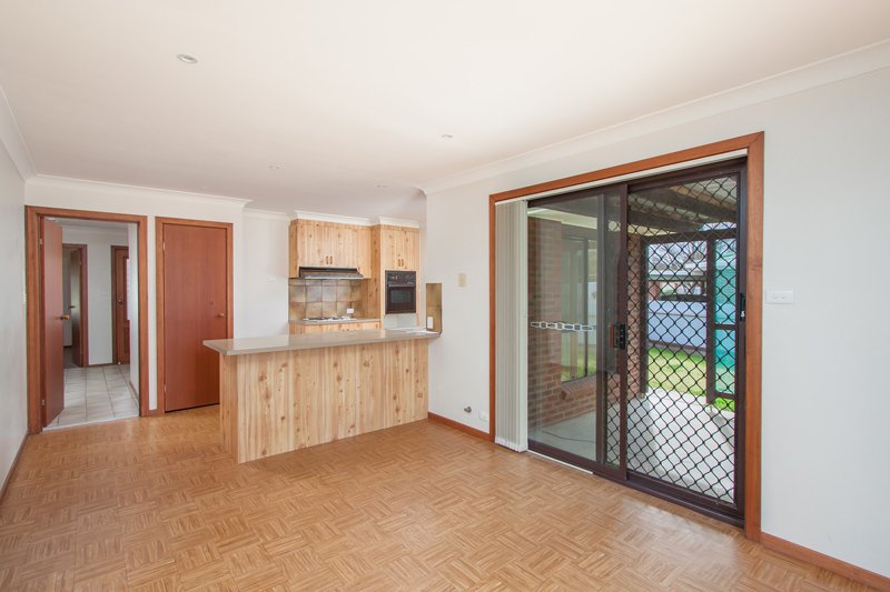 92 Undurra Drive GLENFIELD PARK 4