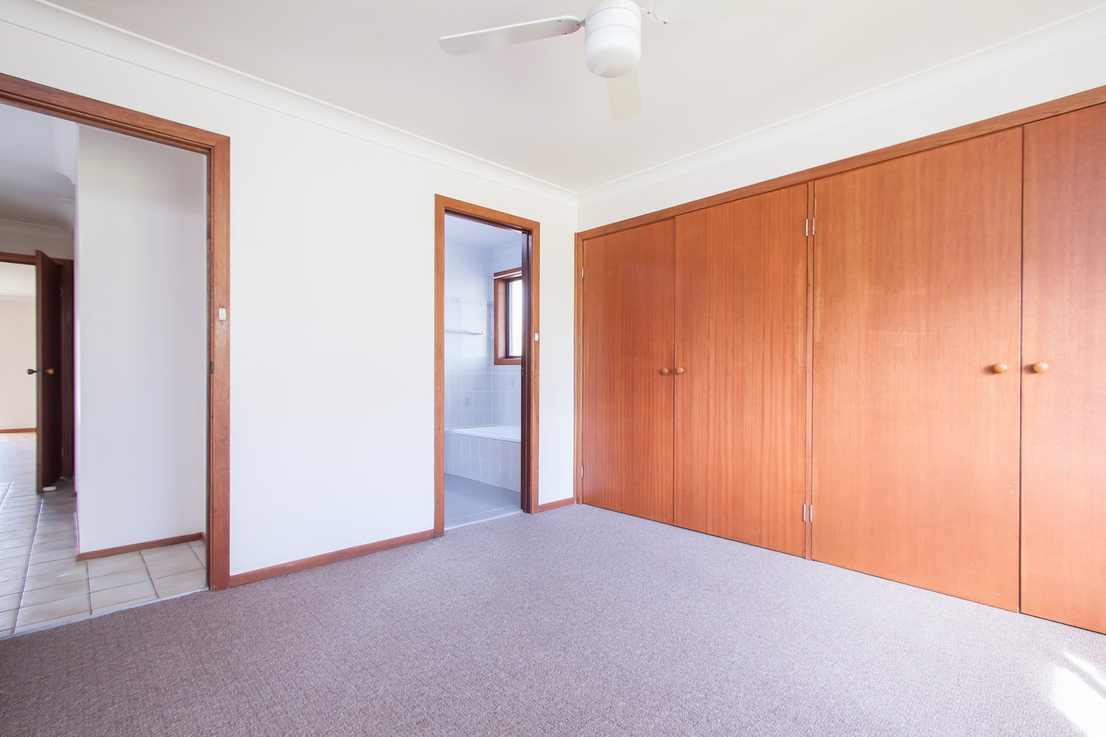92 Undurra Drive GLENFIELD PARK 6