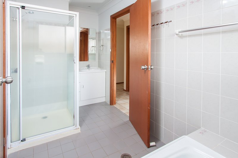 92 Undurra Drive GLENFIELD PARK 8