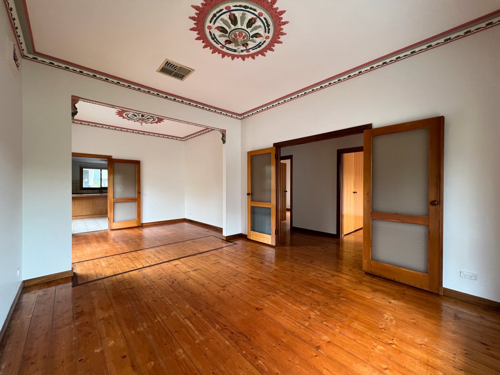 Gallery: 92 Willesden Road