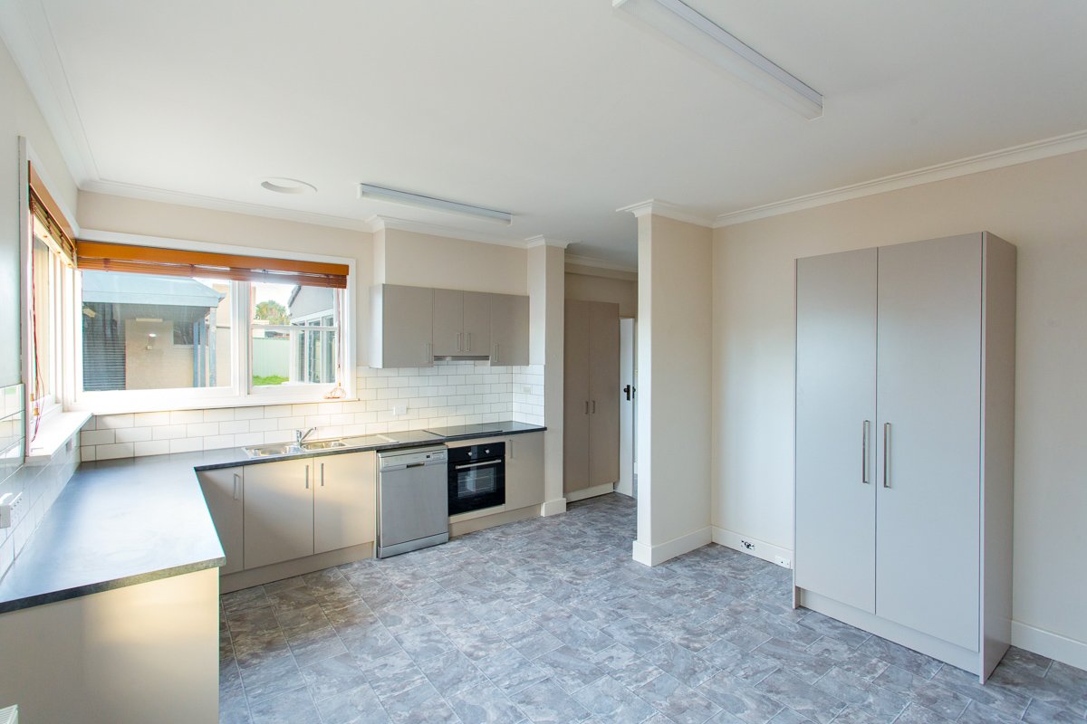 Gallery: 920 Armstrong Street North