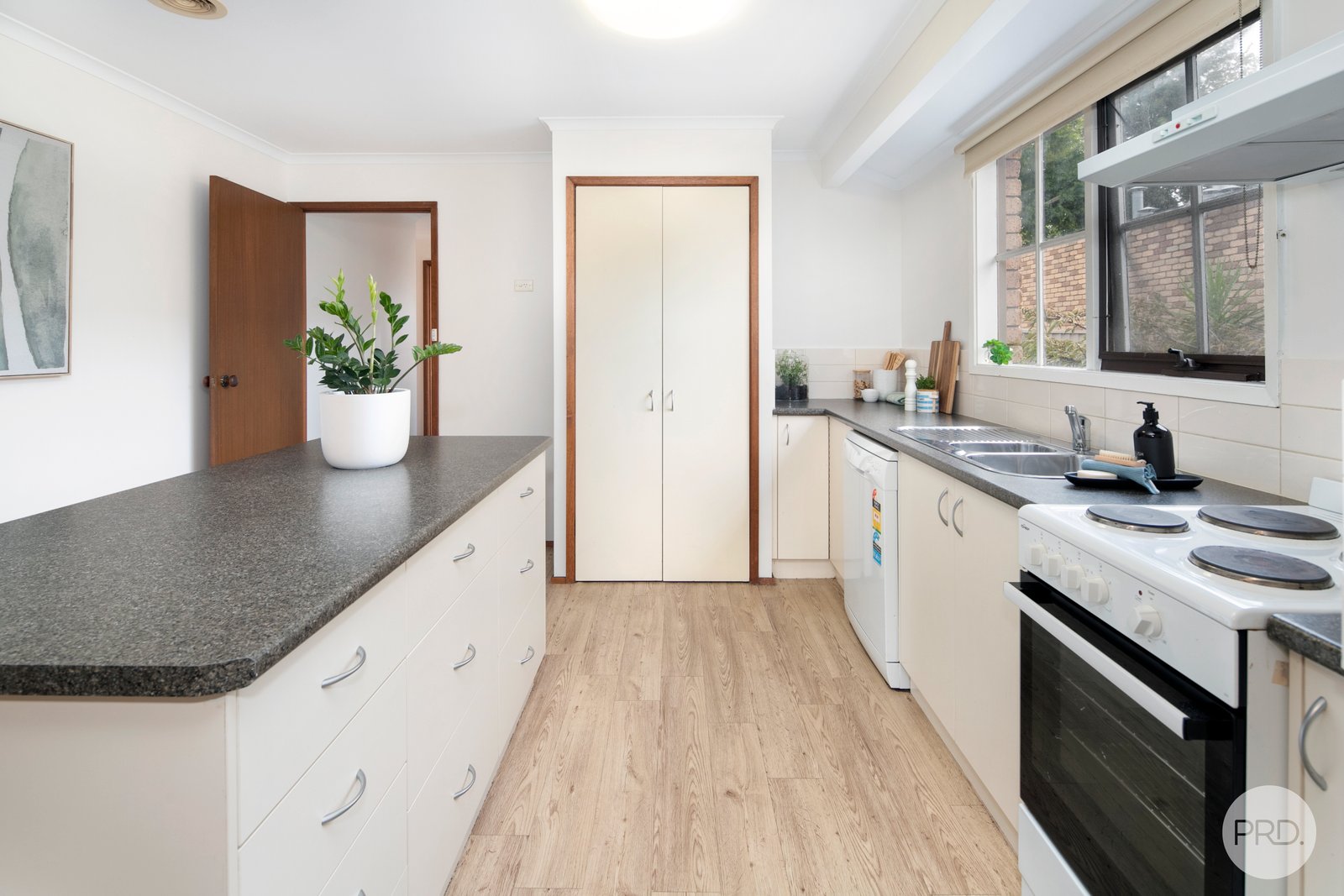 921 Macarthur Street LAKE WENDOUREE 3