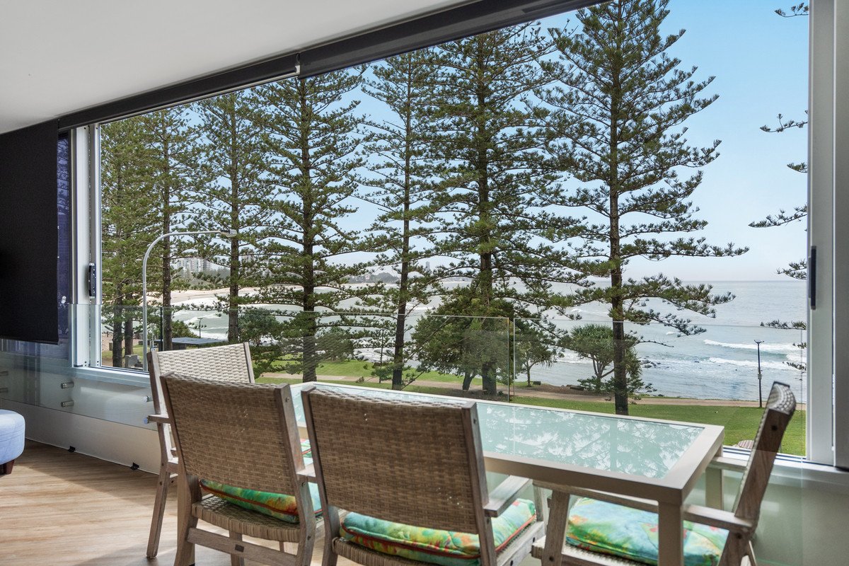 9/22 Goodwin Terrace BURLEIGH HEADS 2