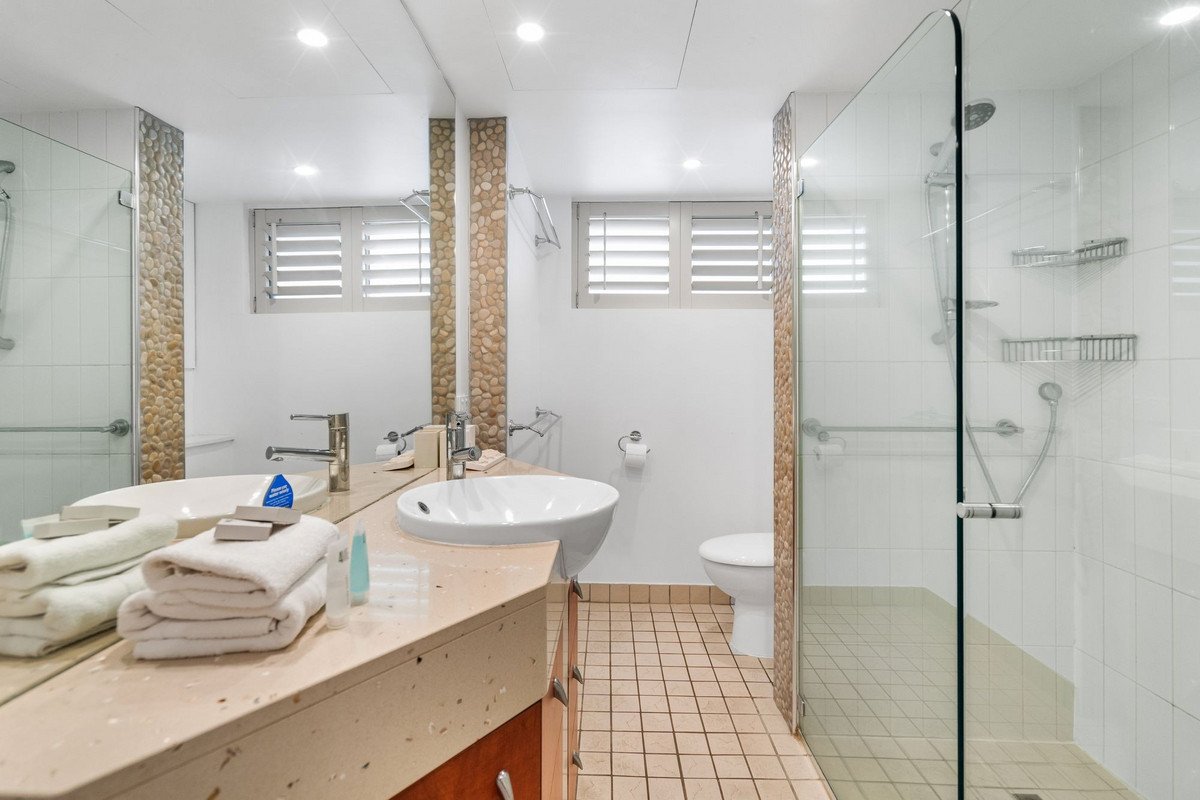 9/22 Goodwin Terrace BURLEIGH HEADS 10