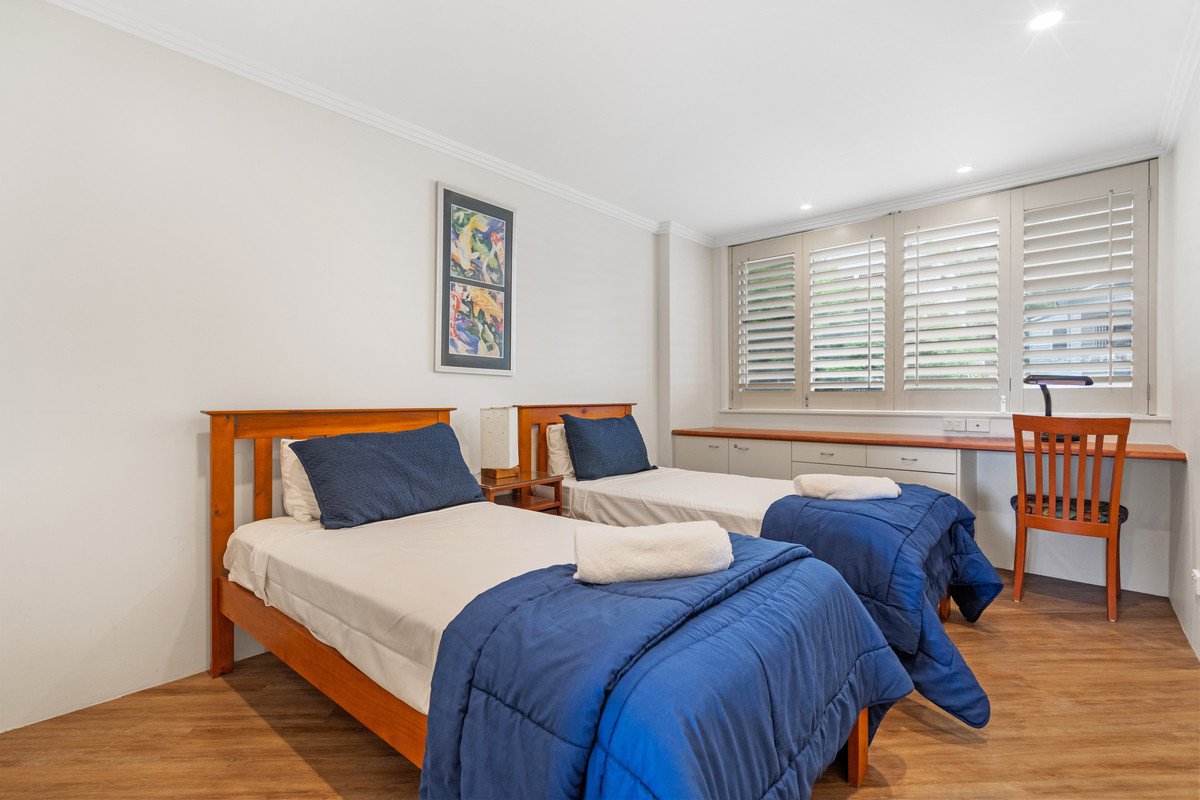 9/22 Goodwin Terrace BURLEIGH HEADS 12