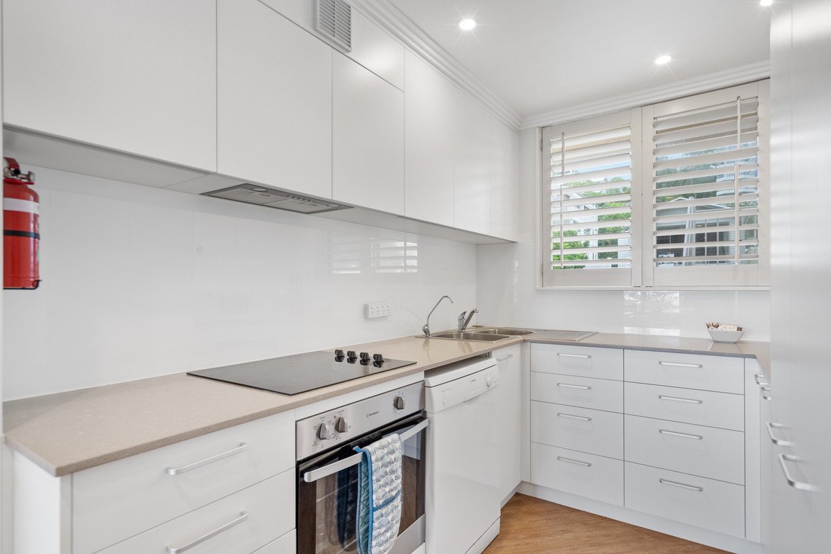 9/22 Goodwin Terrace BURLEIGH HEADS 13