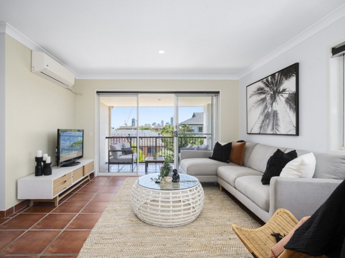 9/2311 Gold Coast Highway Mermaid Beach 2