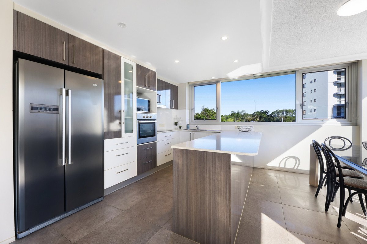 9/24 The Esplanade Burleigh Heads 8
