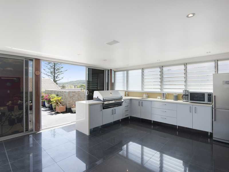 9/271 Golden Four Drive BILINGA 11