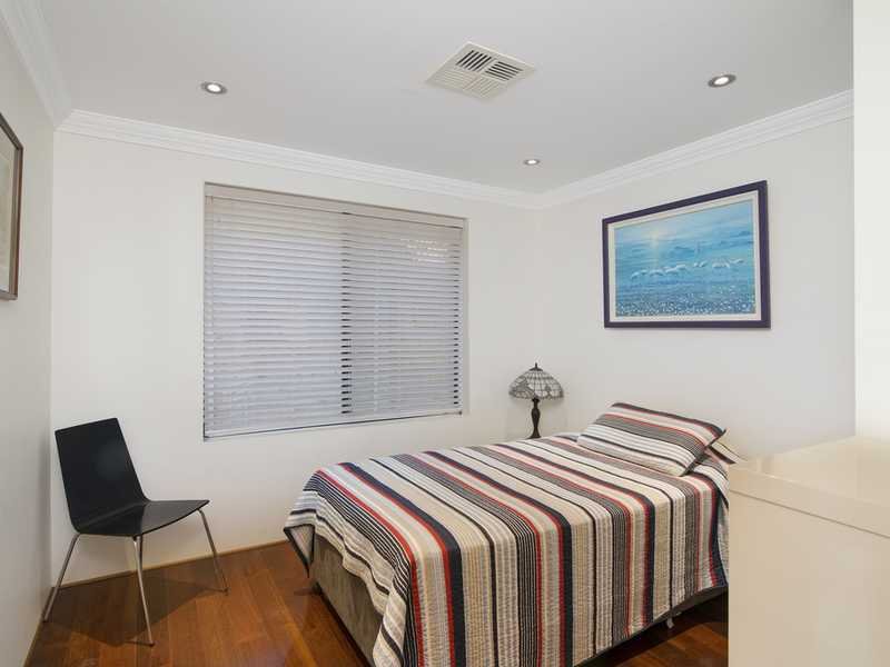 9/271 Golden Four Drive BILINGA 14