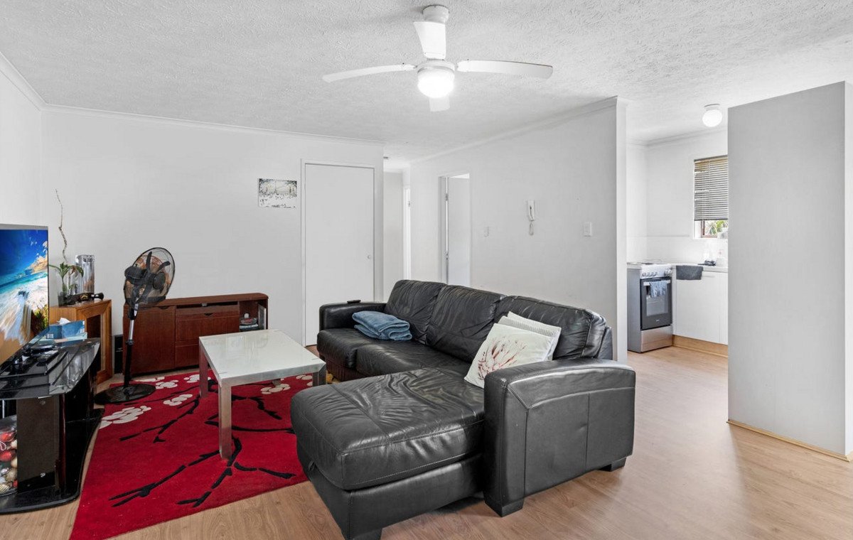 9/28 Hunter Avenue Labrador 1