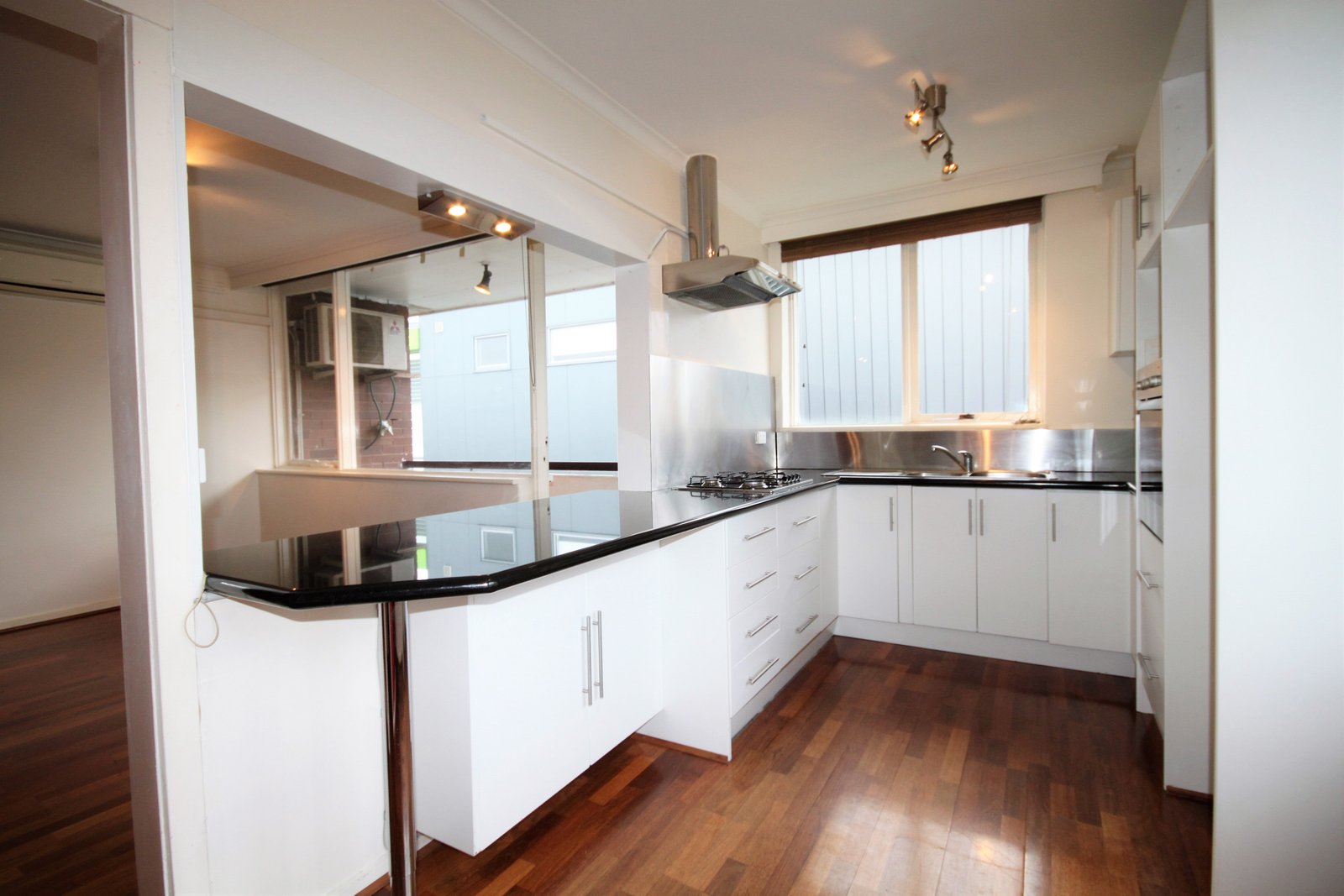 Gallery: 9/287 Barkly Street