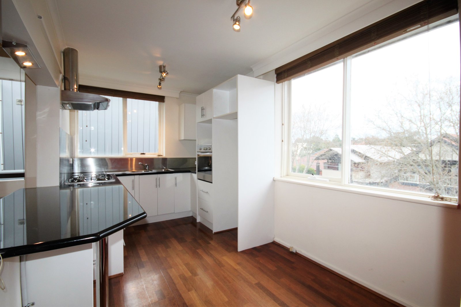 Gallery: 9/287 Barkly Street
