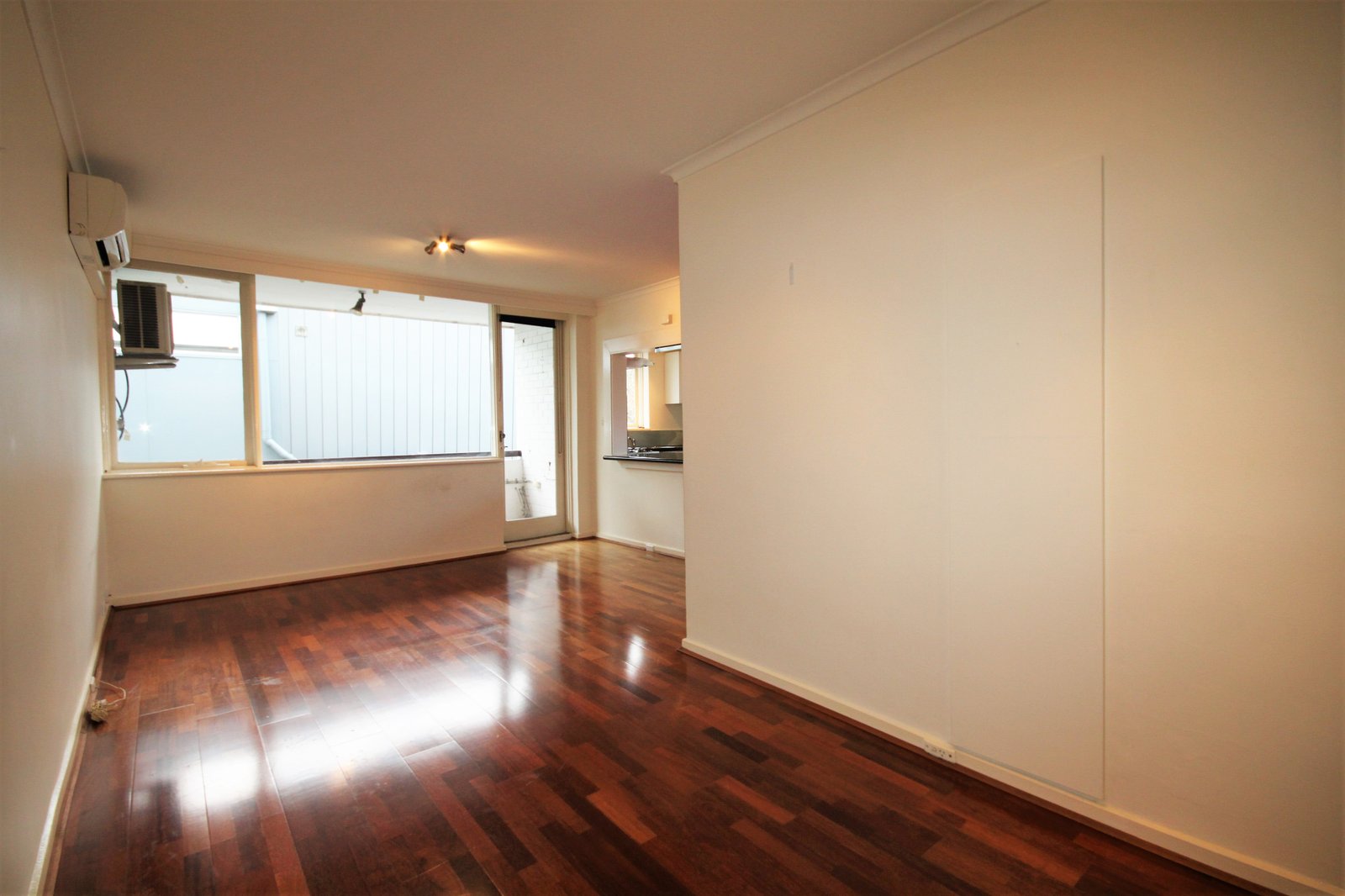 Gallery: 9/287 Barkly Street