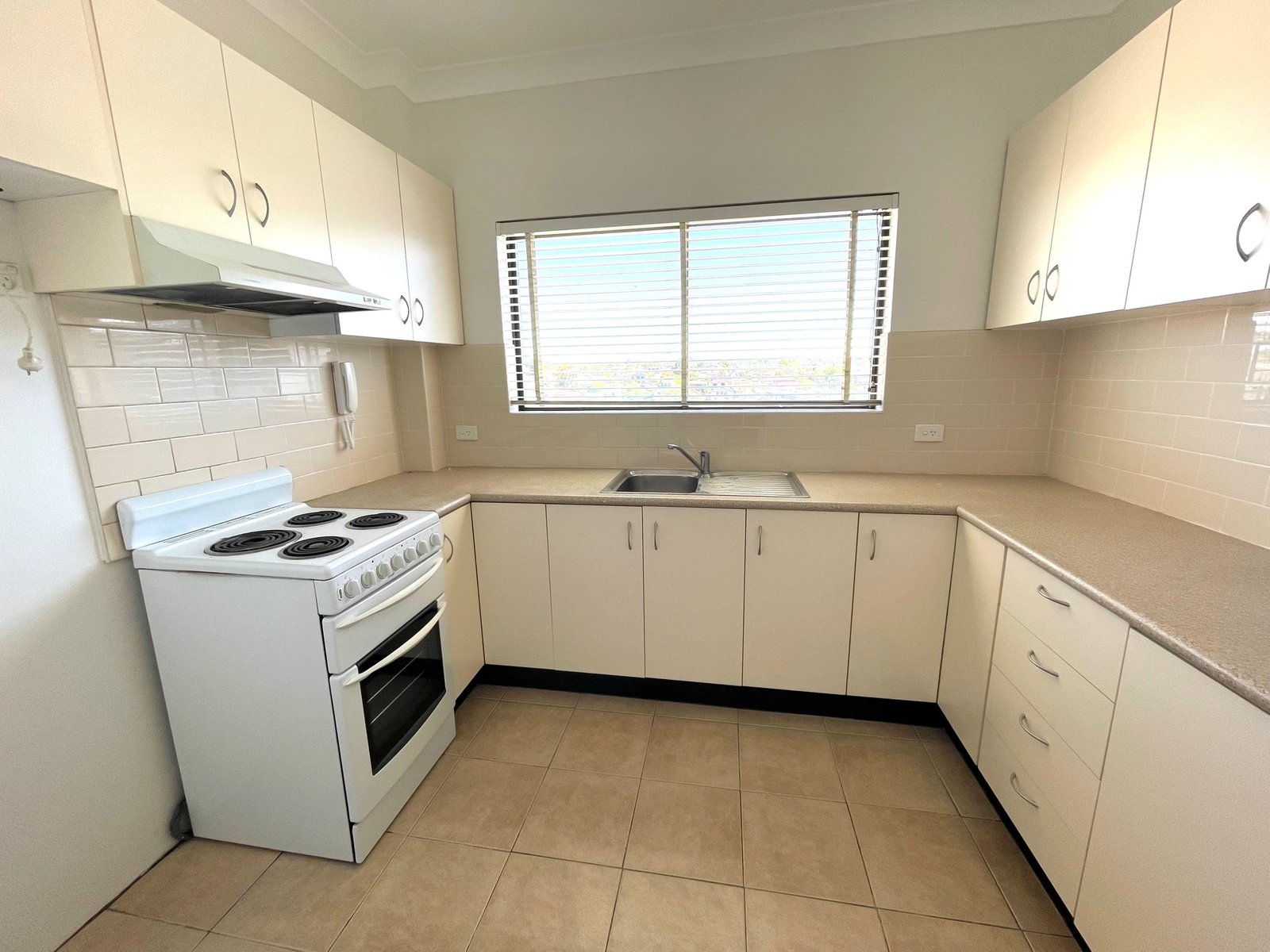 9/2A Ocean Street KOGARAH 2