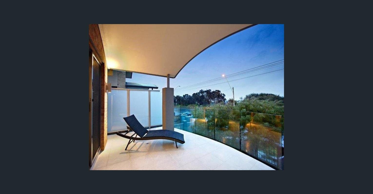 Gallery: 93 Beach Road