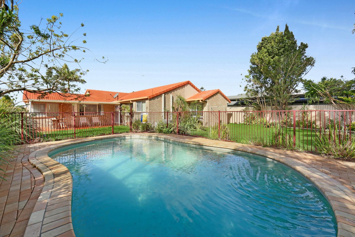 93 Coronet Crescent Burleigh Waters 3