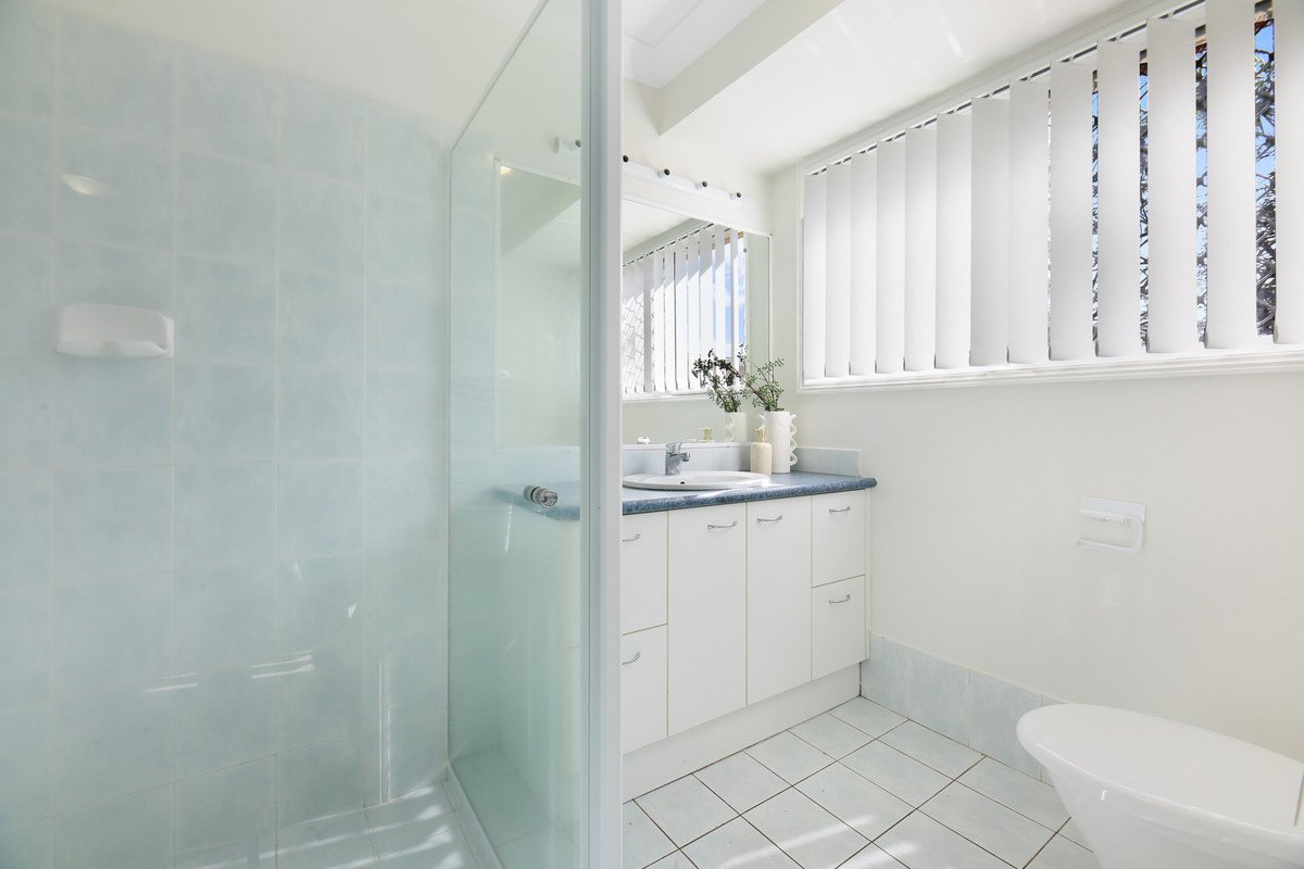 93 Coronet Crescent Burleigh Waters 8