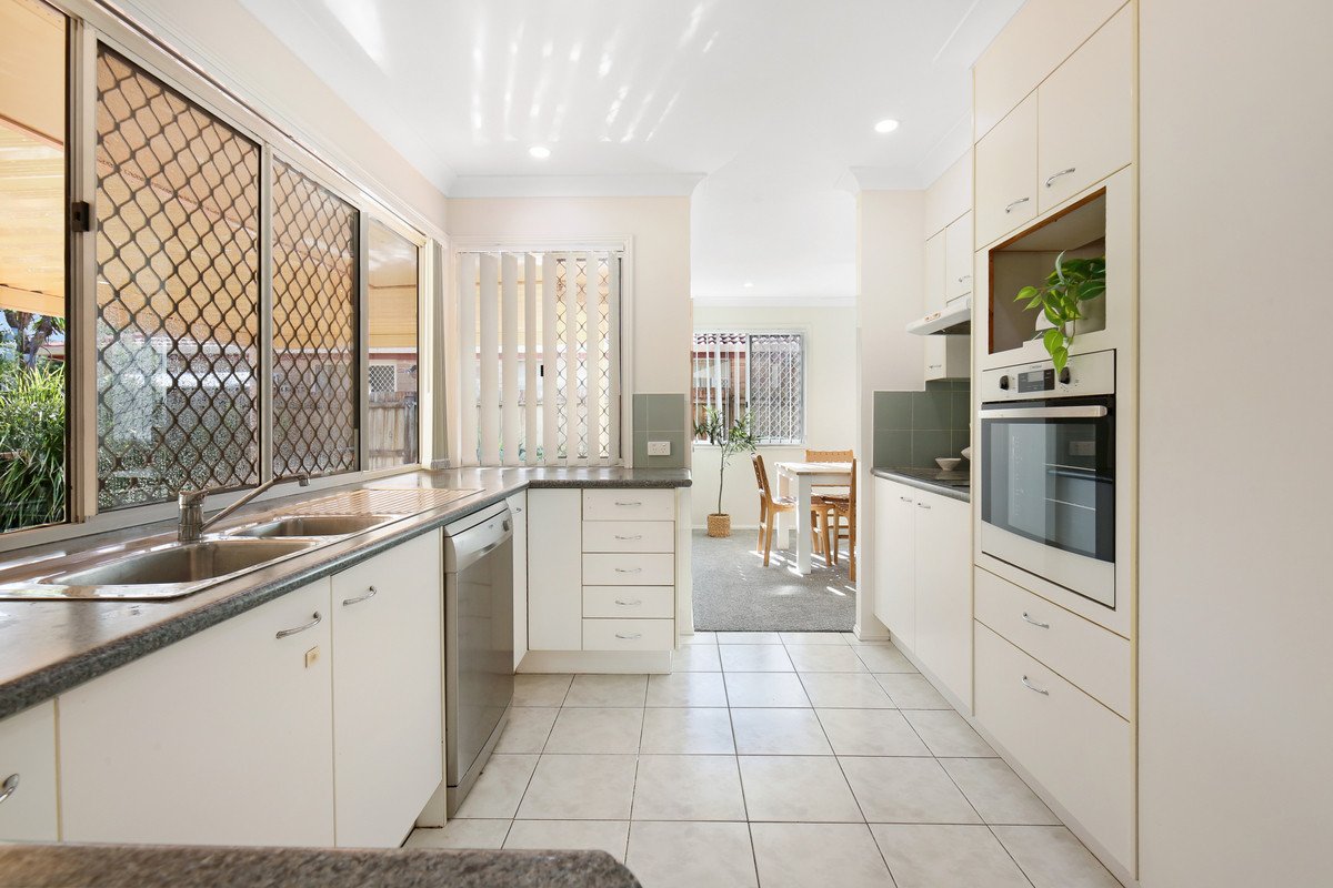 93 Coronet Crescent Burleigh Waters 17