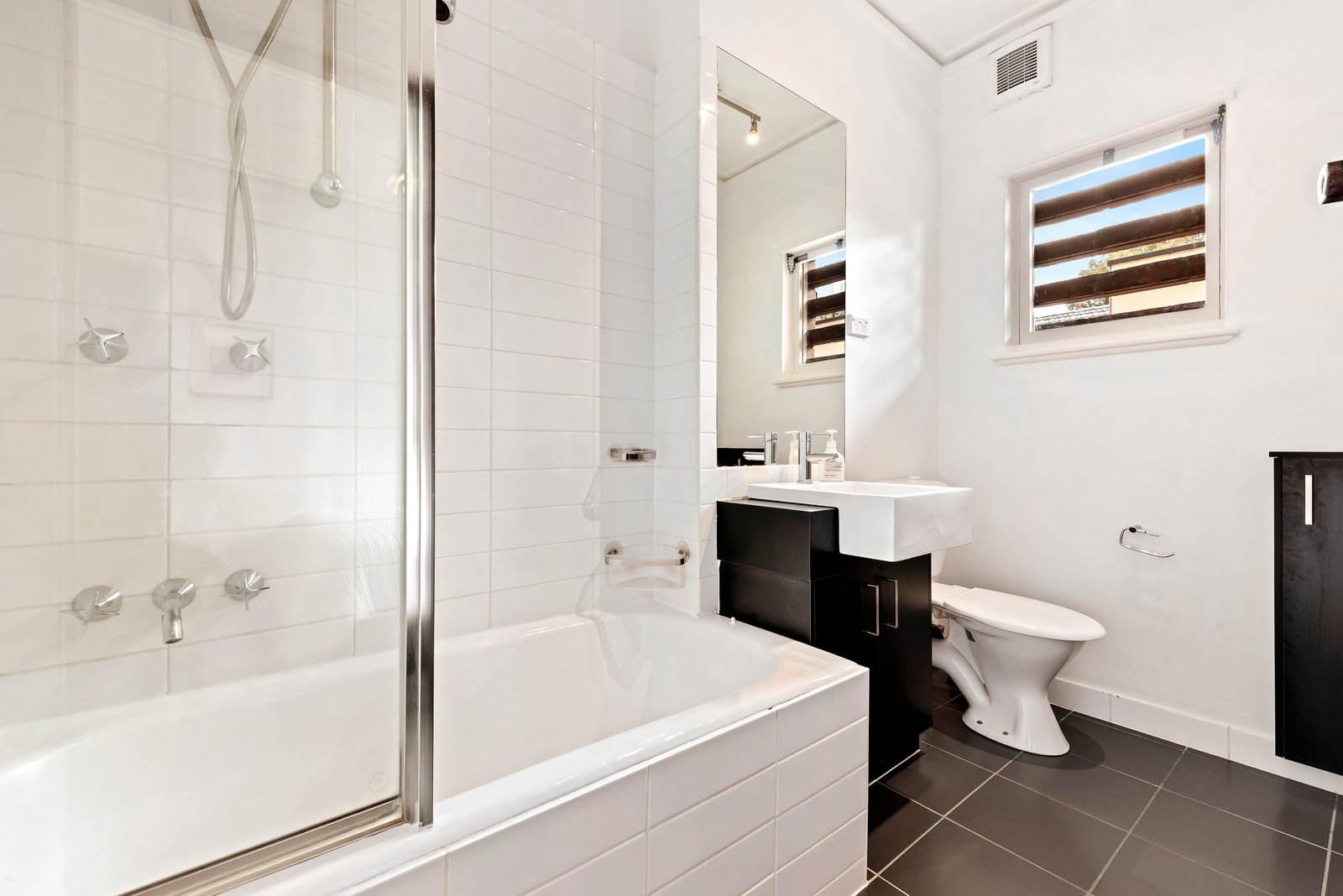 Gallery: 9/3 Cowderoy Street