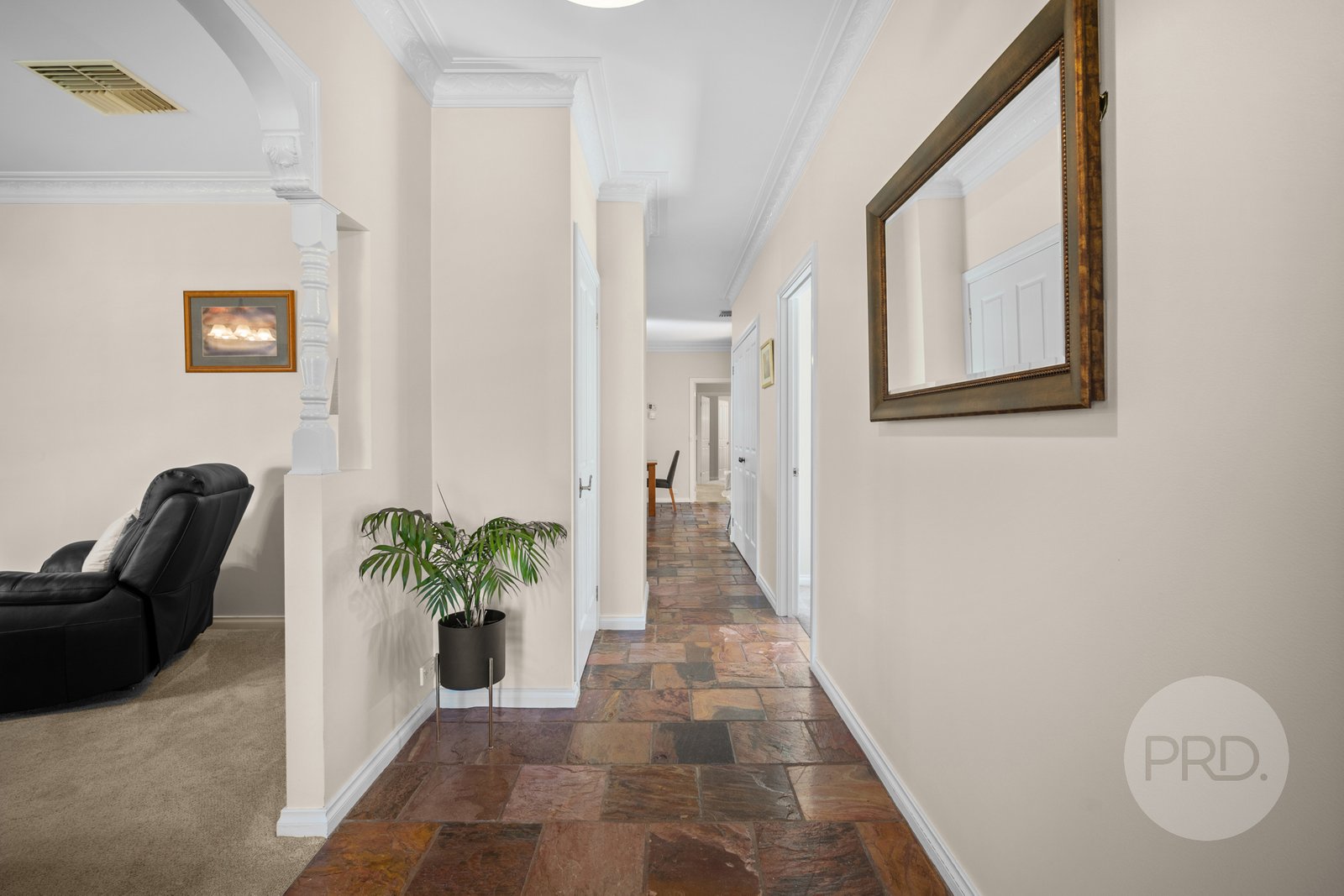 93 Crawshaw Crescent GLENROY 2