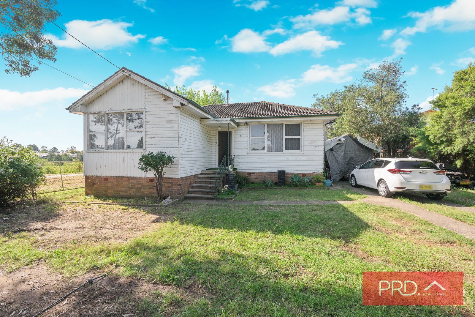 93 Graham Avenue LURNEA 2