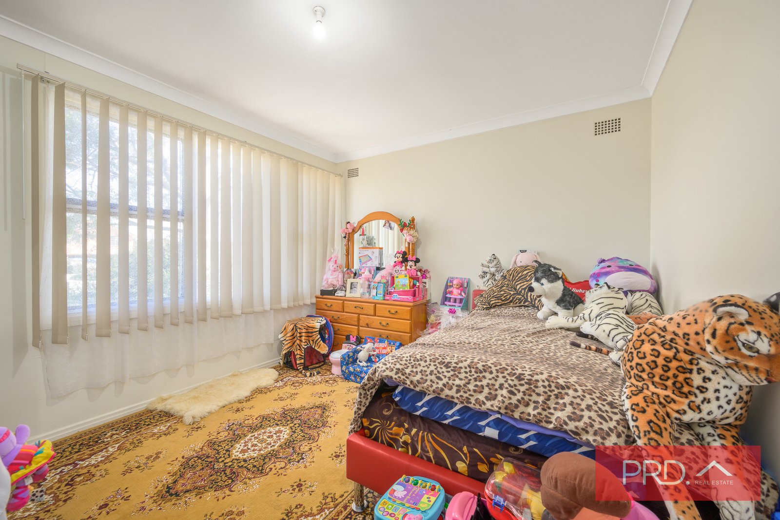 93 Graham Avenue LURNEA 9