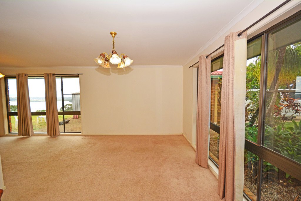 93 Mahers Lane TERRANORA 4