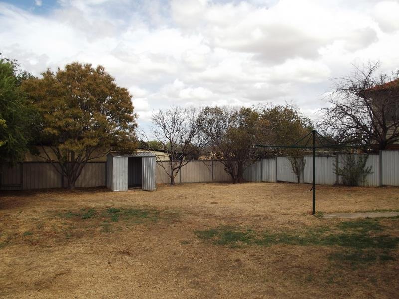 93 Peel Street TAMWORTH 9