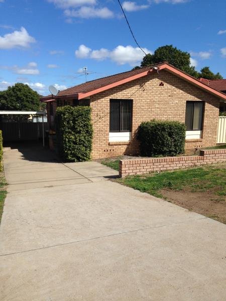 93 Peel Street TAMWORTH 1