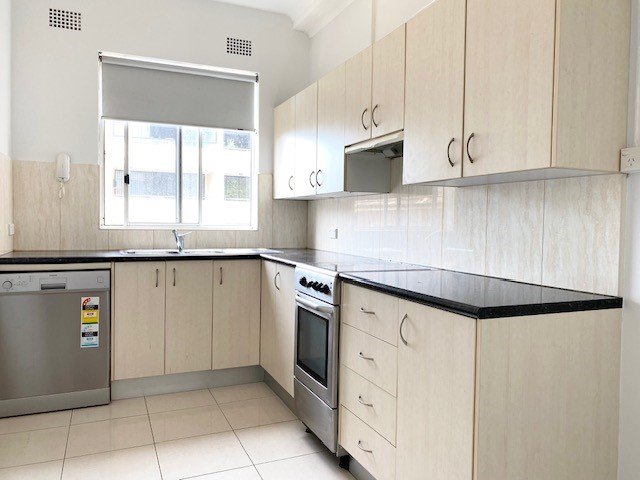 9/3 Short Street CARLTON 2