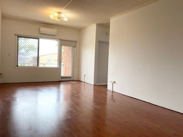 9/3 Short Street CARLTON 4