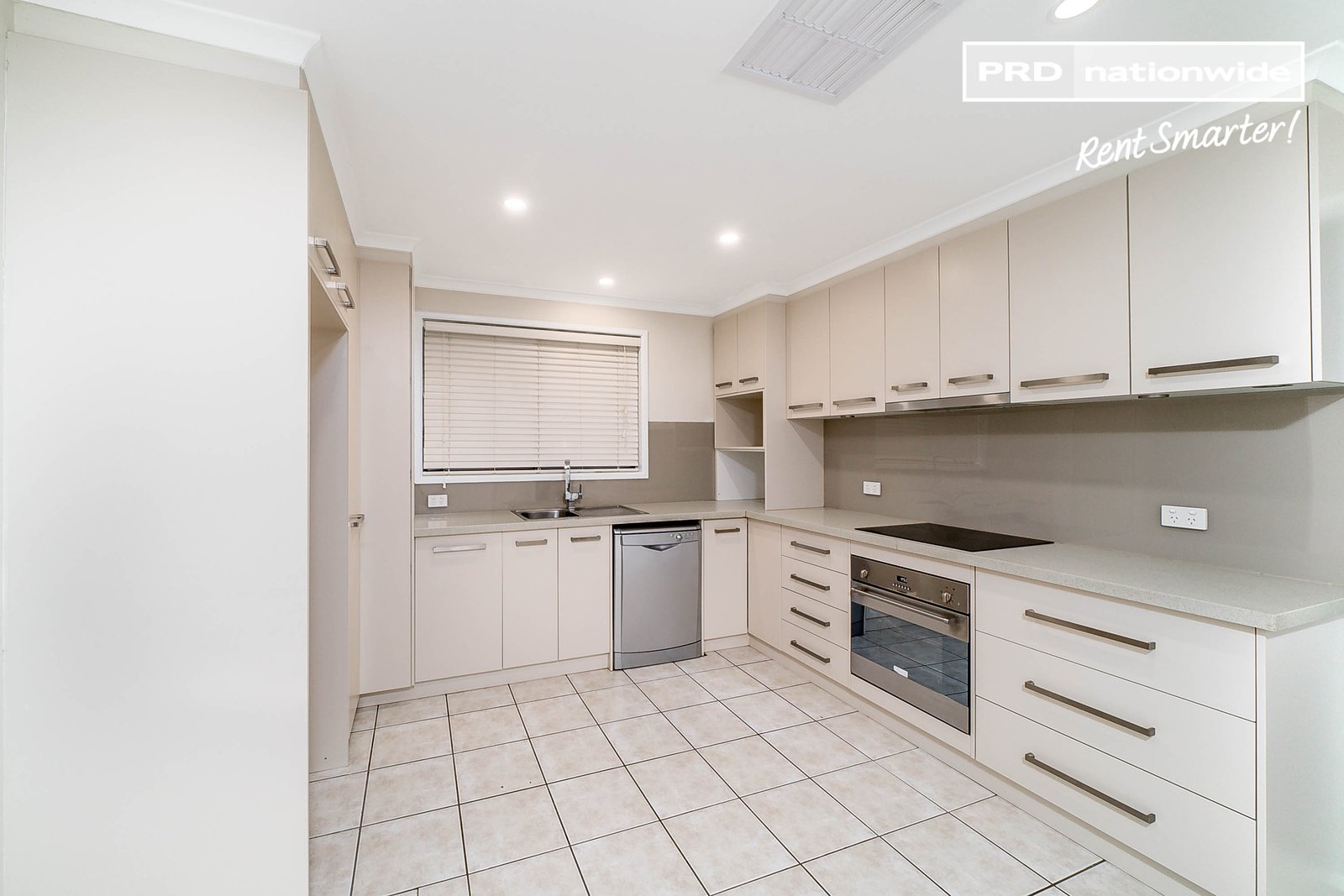 93 Undurra Drive GLENFIELD PARK 4