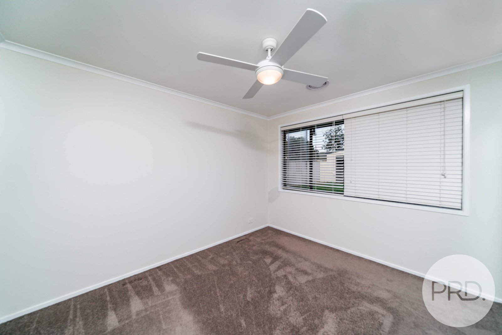 93 Undurra Drive GLENFIELD PARK 5