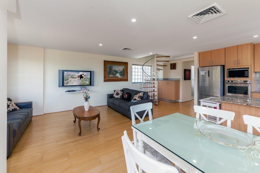 9/3 Yacaaba Street NELSON BAY 4