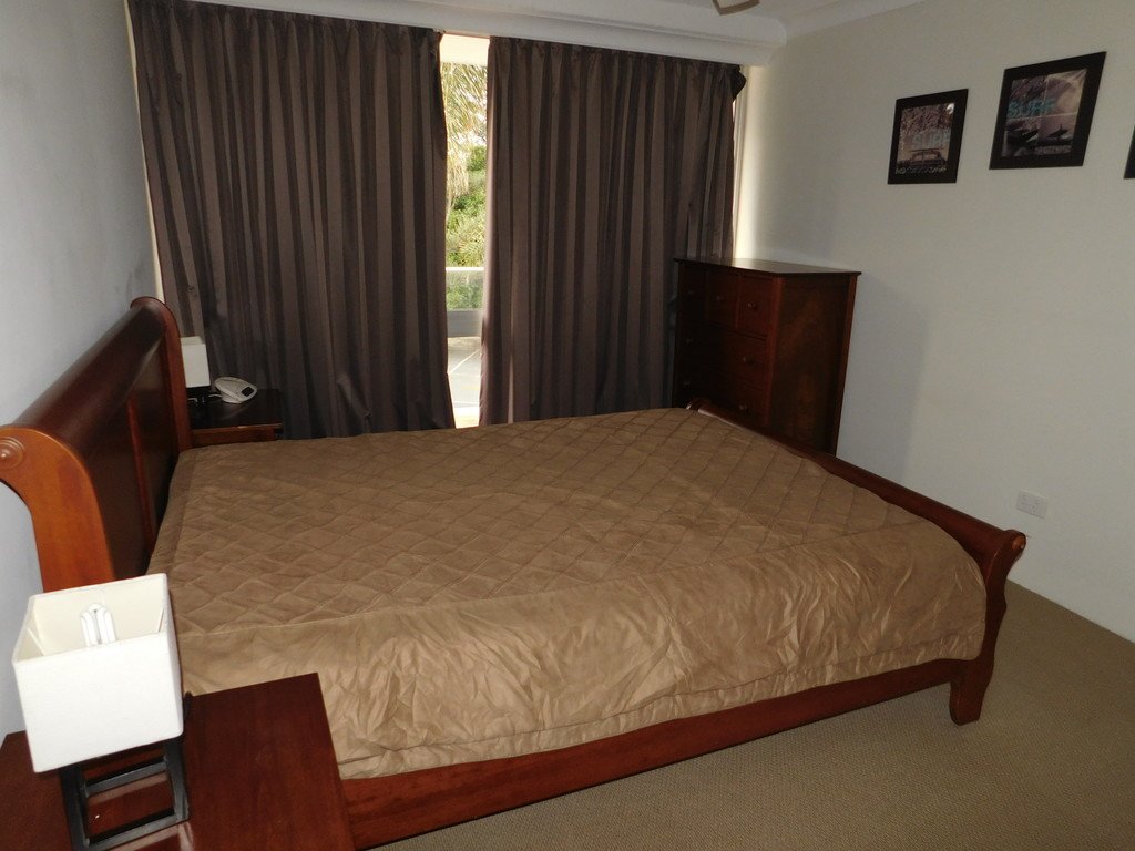 9/30 The Esplanade BURLEIGH HEADS 4