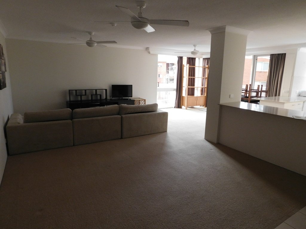 9/30 The Esplanade BURLEIGH HEADS 5