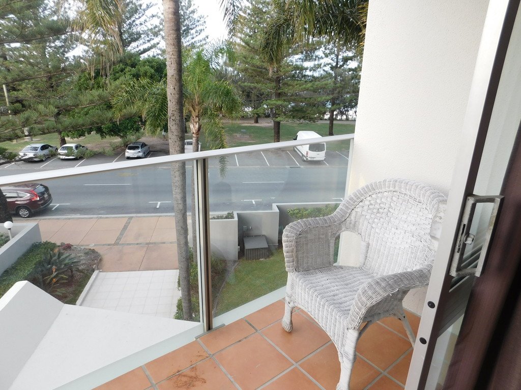 9/30 The Esplanade BURLEIGH HEADS 7