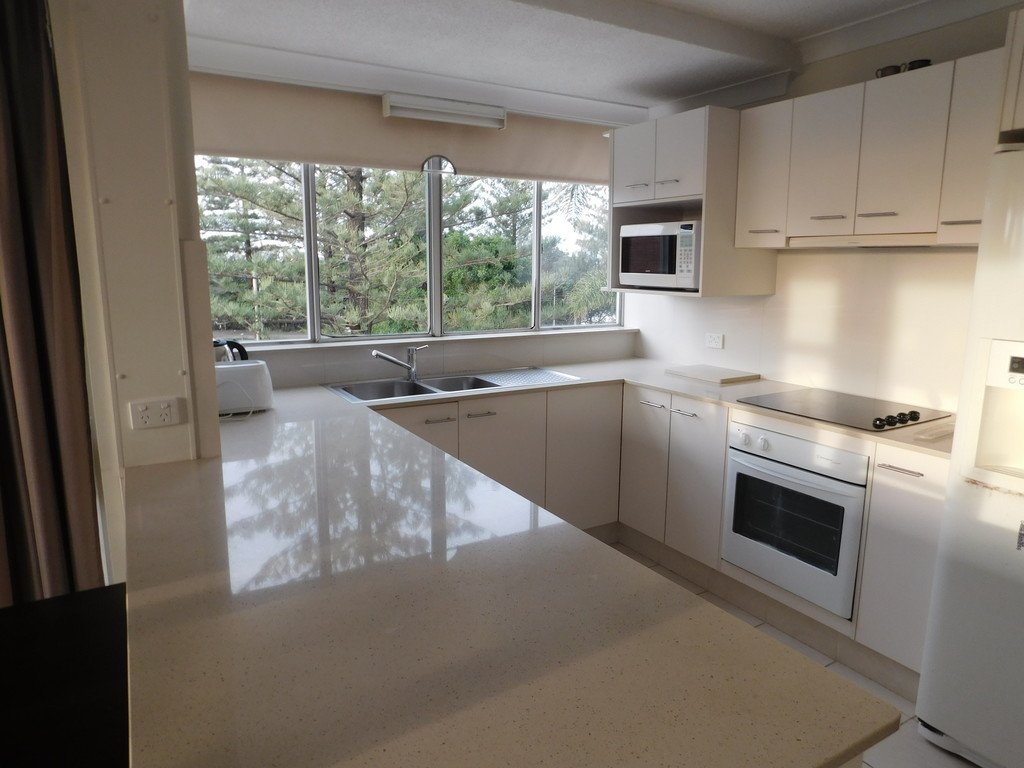 9/30 The Esplanade BURLEIGH HEADS 7