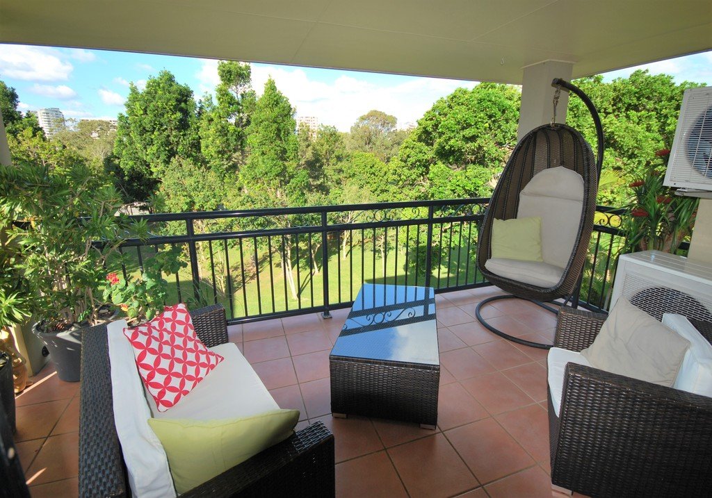 9/32-34 Dutton Street COOLANGATTA 2