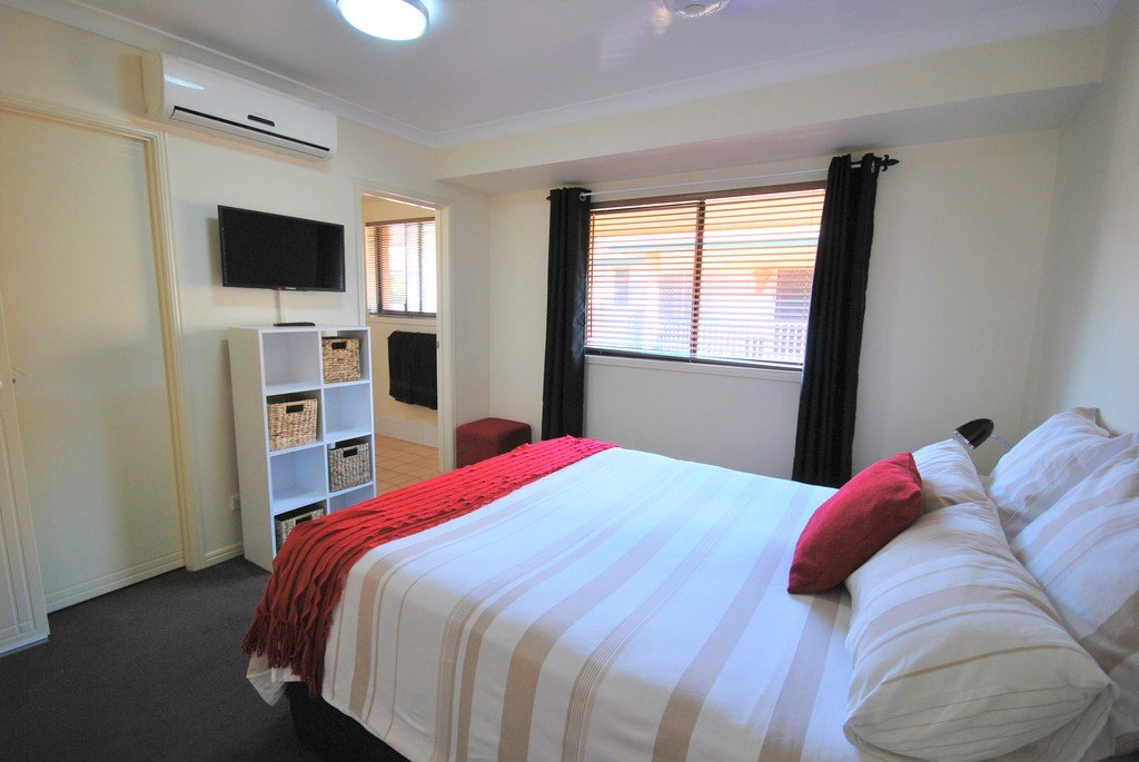 9/32-34 Dutton Street COOLANGATTA 3