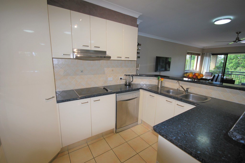 9/32-34 Dutton Street COOLANGATTA 4