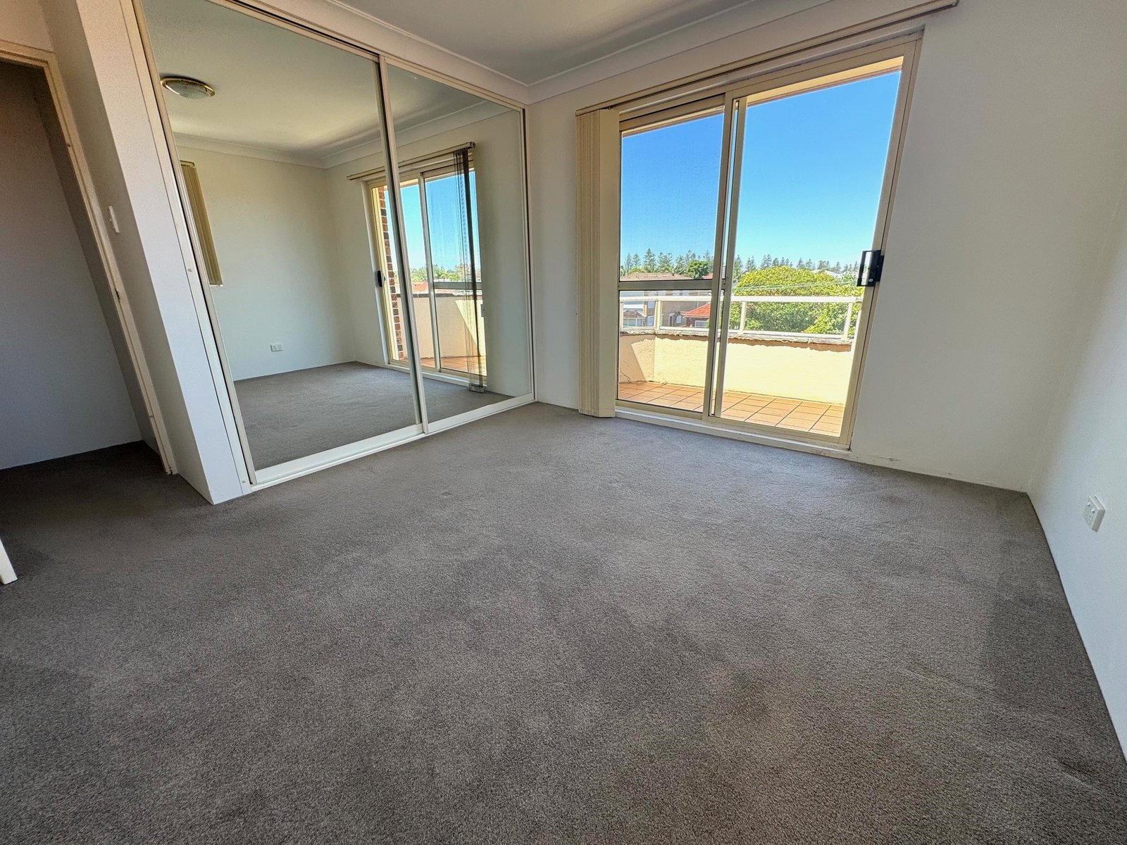 9/32 Solander Street MONTEREY 4